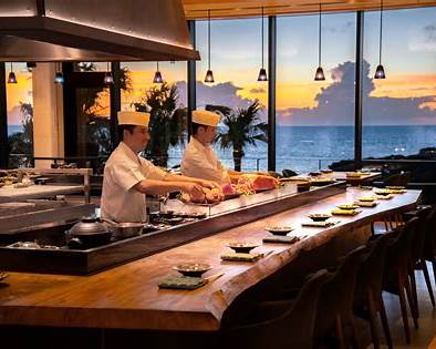 Cena frente al mar en Okinawa